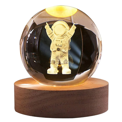 Bola cristal GRANDE LED ASTRONAUTA con base de madera (LED-83070)