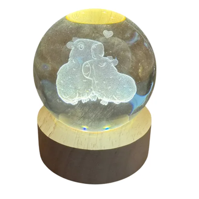 Bola cristal CHICO LED CAPIBARA con base de madera modelos surtidos (C-JW2533)