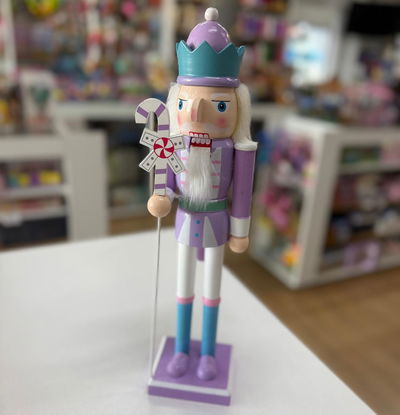 Cascanueces de navidad LILA PASTEL GRANDE 40cm x1 unidad