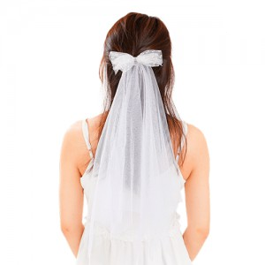 Clip moño con velo de novia