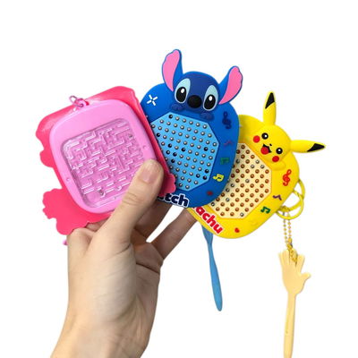 Llavero juego de imanes y laberinto personajes surtidos