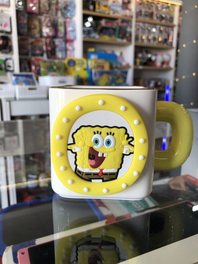 Taza de cerámica con pin imantado CUADRADA BOB ESPONJA (AA0004)
