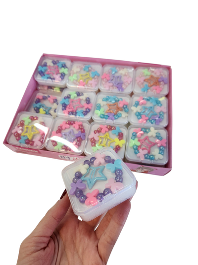 Set mini hebilla y pulsera de mostazillas en caja acrílica