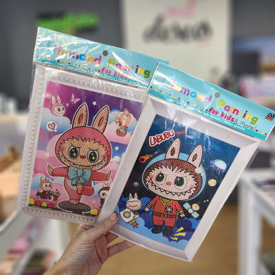 Kit diamante en blister 17x23 cm LABUBU