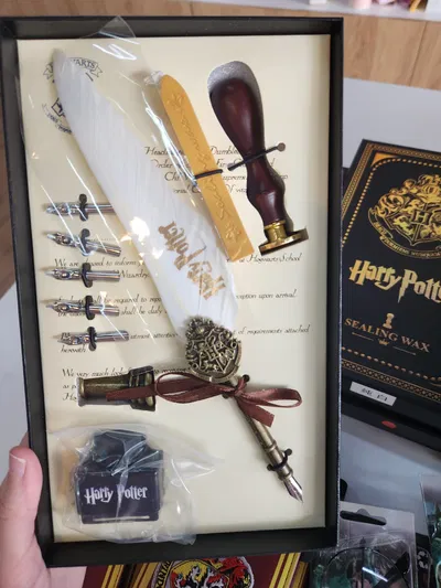 Pluma Harry Potter NEGRA con accesorios 10 piezas caja MEDIANA 