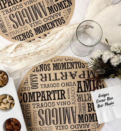 Set plato de sitio + servilleta AMIGOS x12 unidades