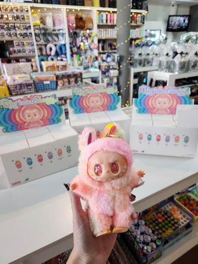 Muñeco LABUBU DEGRADÉ 3RA GENERACIÓN sobre sorpresa 15cm en caja