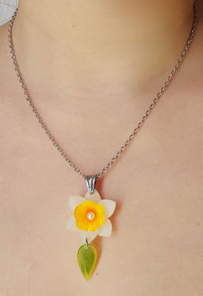 COLLAR NARCISO BLANCO