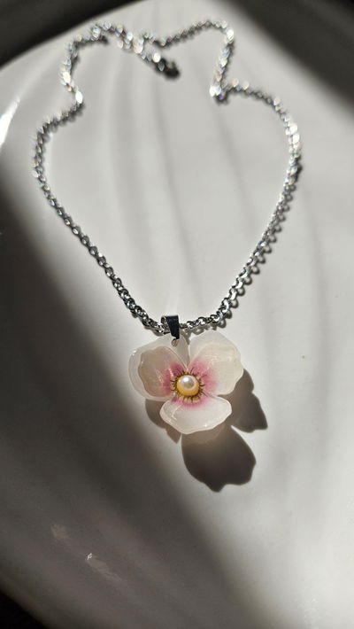 COLLAR PENSAMIENTO BLANCO