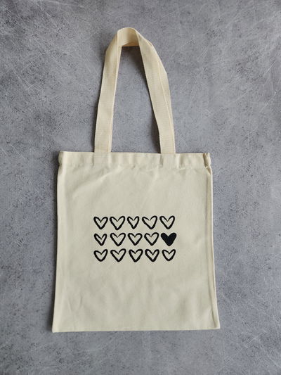 TOTE BAG CORAZONES CRUDO