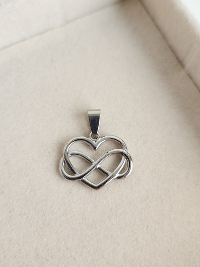 DIJE CORAZÓN INFINITO