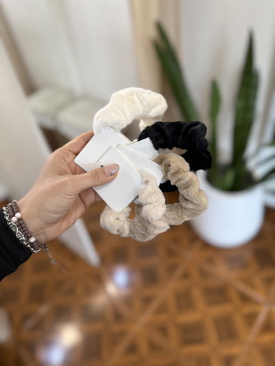 Colitas Scrunchies