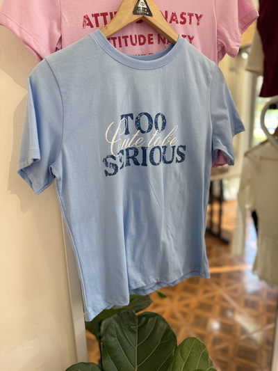 Remera Serious Celeste