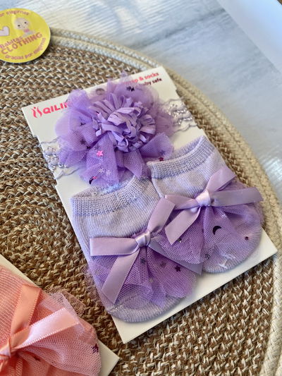 Set tocado y medias para beba 