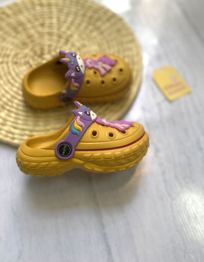 Crocs unicornio 