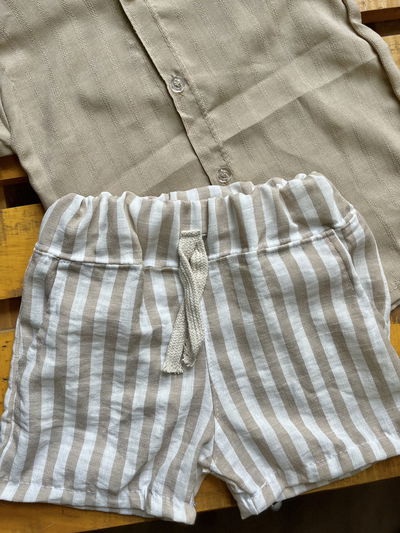 Short/bermuda de lino rayado