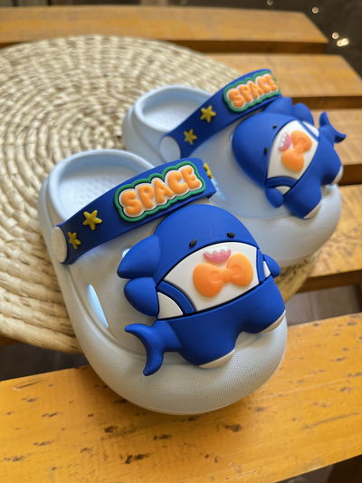 Crocs/sapo bebes tiburon 18 al 23