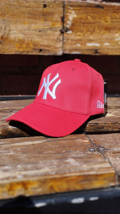 GORRA NY ROJA