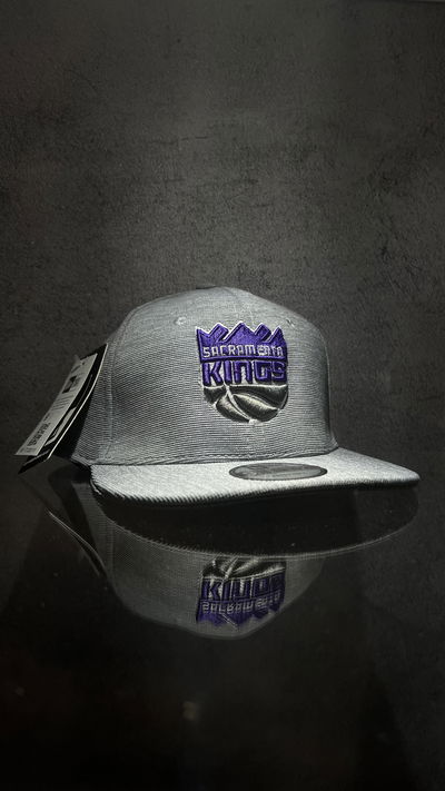 GORRA CERRADA SACRAMENTO GRIS 