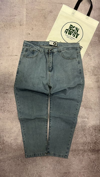 MOM JEANS CELESTE LISO