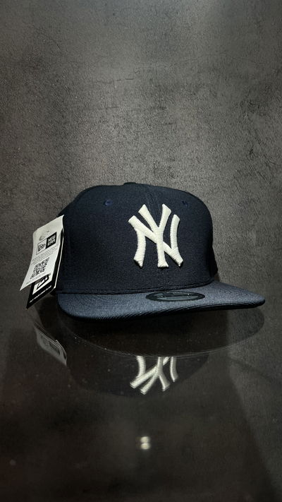 GORRA CERRADA NY AZUL MARINO 