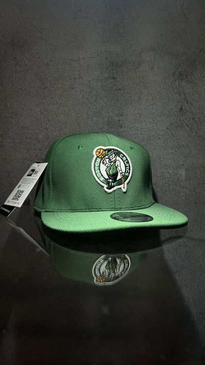 GORRA CERRADA CELTICS VERDE