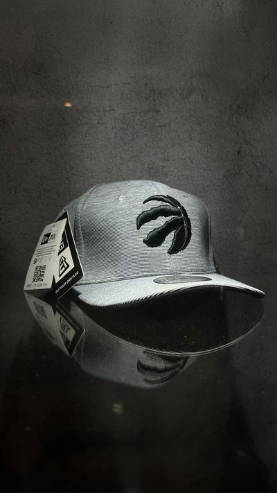 GORRA CERRADA TORONTO GRIS 