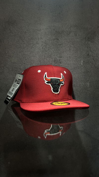 GORRA CERRADA BULLS ROJA 