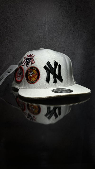 GORRA CERRADA NY PARCHES BEIGE