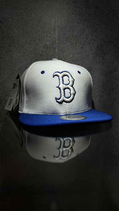 GORRA CERRADA B AZUL/BLANCA