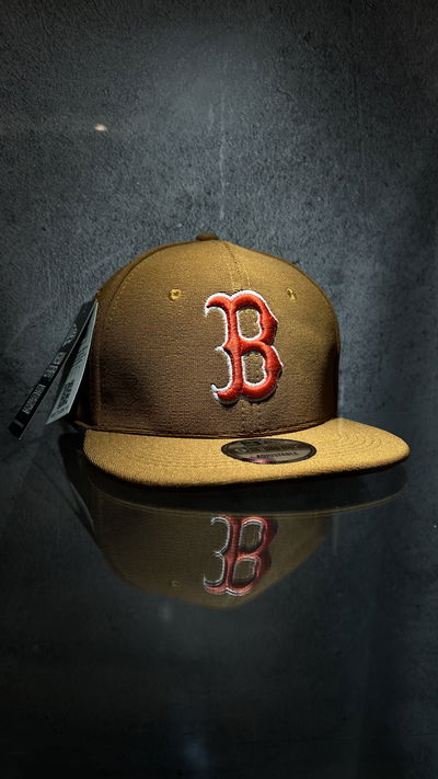 GORRA CERRADA B MOSTAZA