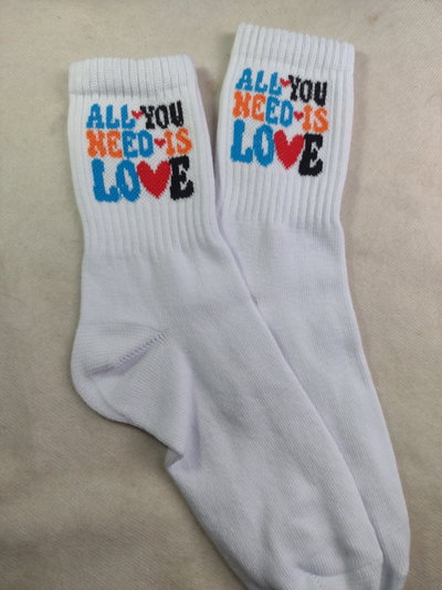 Allí You Need Is Love   Adultos 