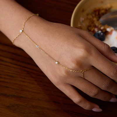 Hand Chain Alice