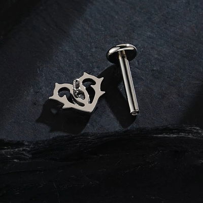 Labret Thorned Titanio