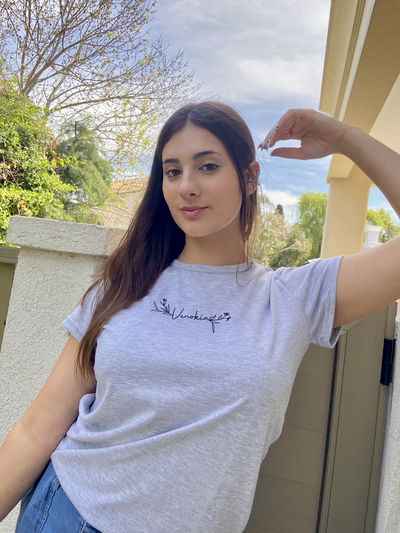REMERA VENOKIA || GRIS MELANGE