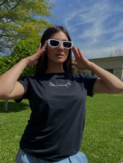 REMERA VENOKIA || NEGRA