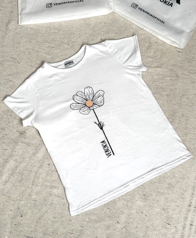 REMERA FLOR BLANCA