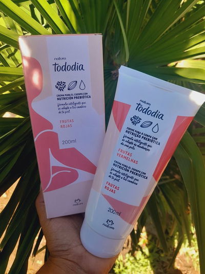 Crema corporal frutas rojas 