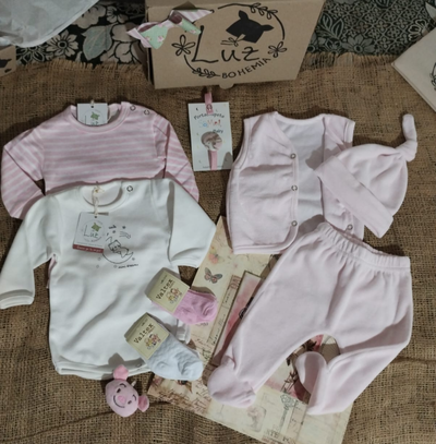 Ajuar Box Nacimiento Beba | Pura Ternura | Set 8 Piezas