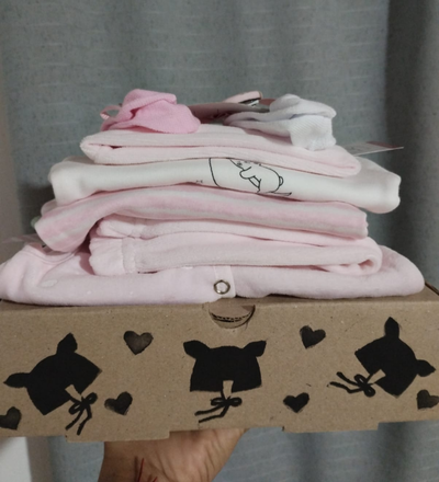 Ajuar Box Nacimiento Beba | Pura Ternura | Set 8 Piezas