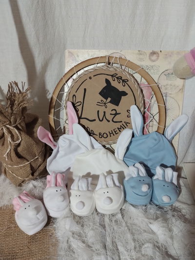 Set de Gorrito orejas + Escarpines "Baby Rabbit"