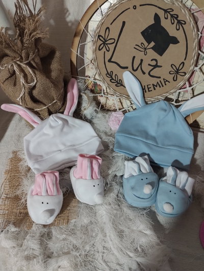 Set de Gorrito Orejas + Escarpines | Baby Rabbit | Algodón 100 %
