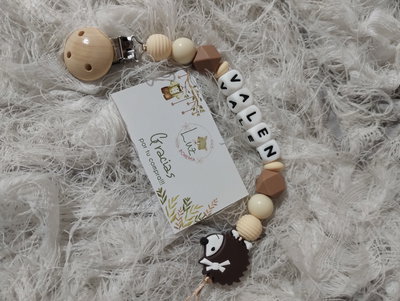 Portachupetes Personalizado Línea Premium | 100% Silicona Libre de BPA con Dije
