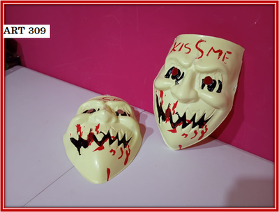 ART 309 CARETA KISS ME