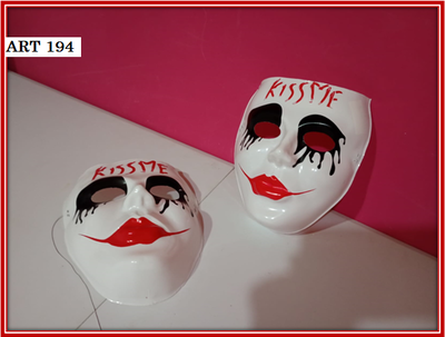 ART 194 CARETA KISS ME