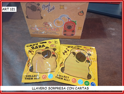 ART 121 LLAVERO SORPRESA CON CARTAS CAPIBARA