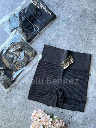 short negro con frunce UNIDAD