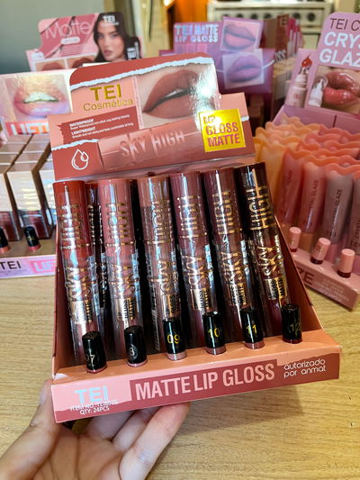 3 Labiales matte sky high 8025