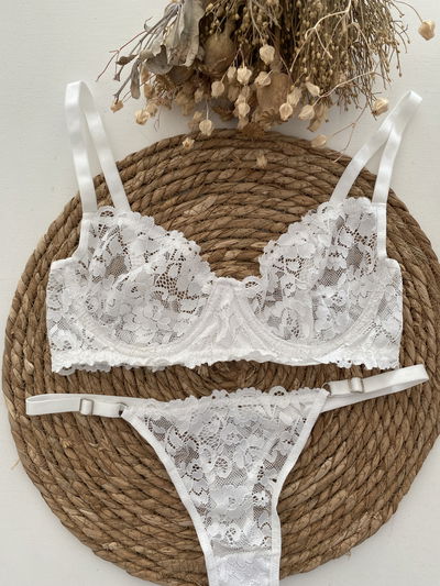 Conjunto de encaje con aro y colaless