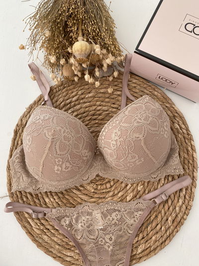 Conjunto de encaje con aro y armado